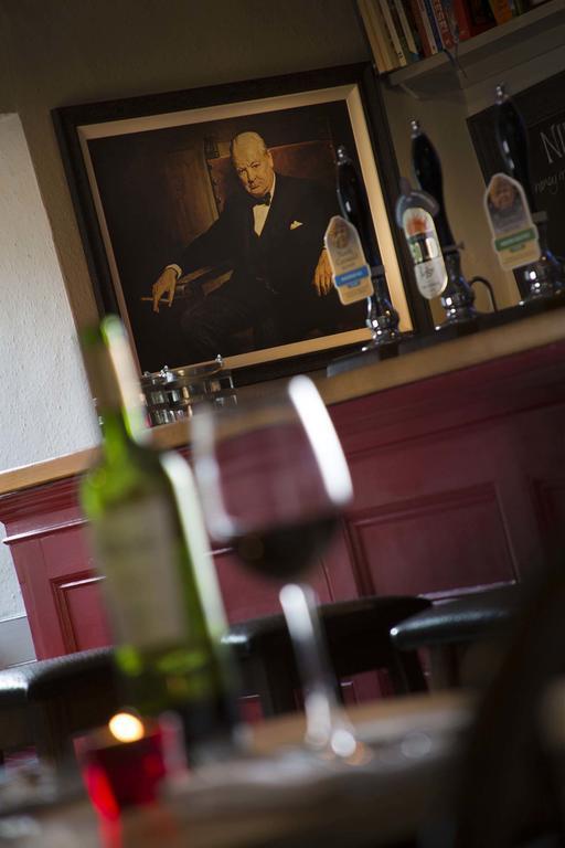 The Churchill Arms Panzió Chipping Campden Kültér fotó